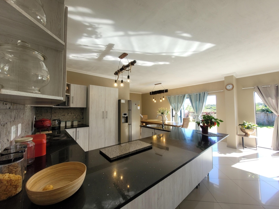 3 Bedroom Property for Sale in Wavecrest Eastern Cape